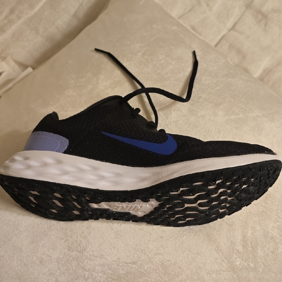 Nike Black and Blue Sneakers Running - Picture 5 of 10